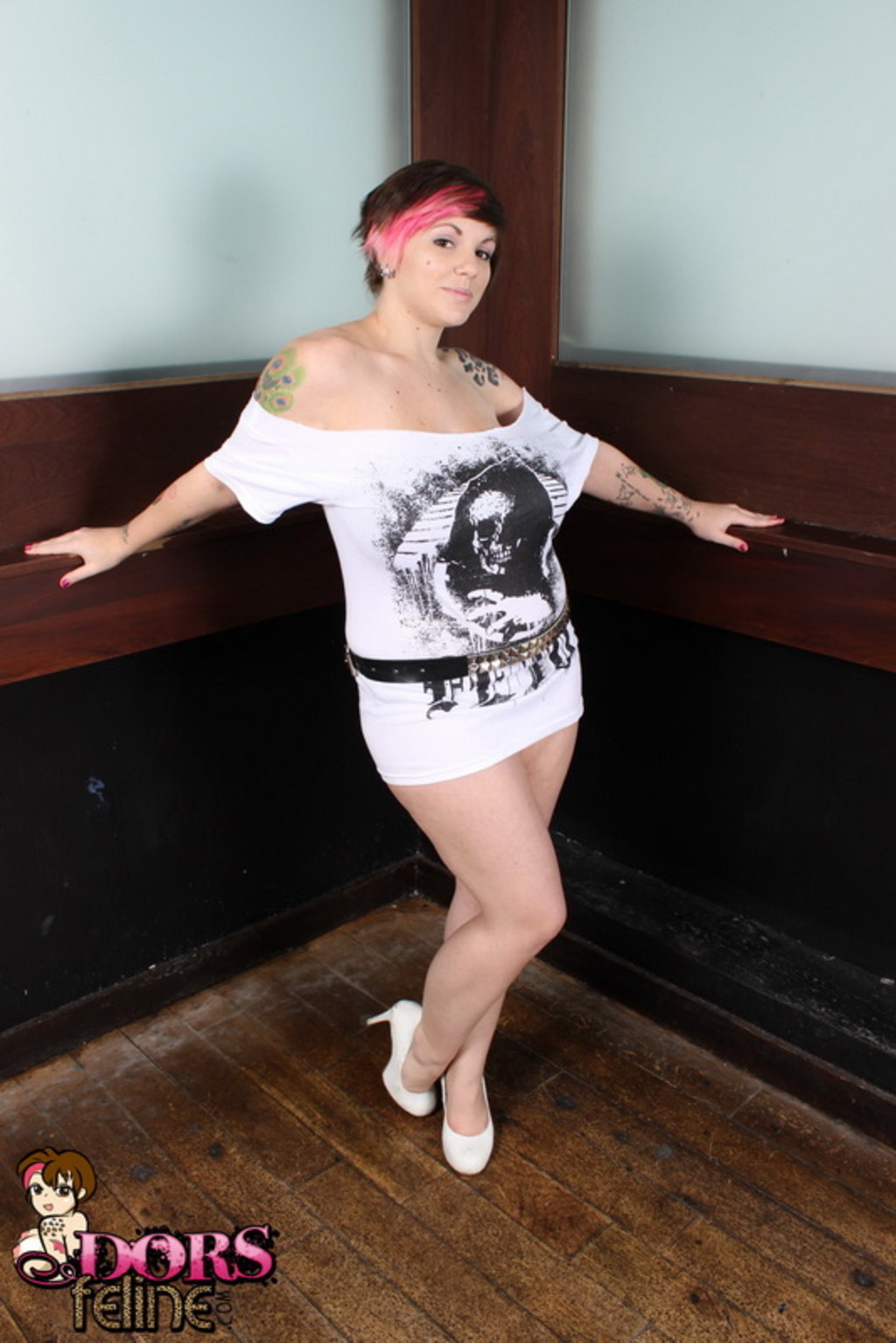 Busty Dors Feline 00