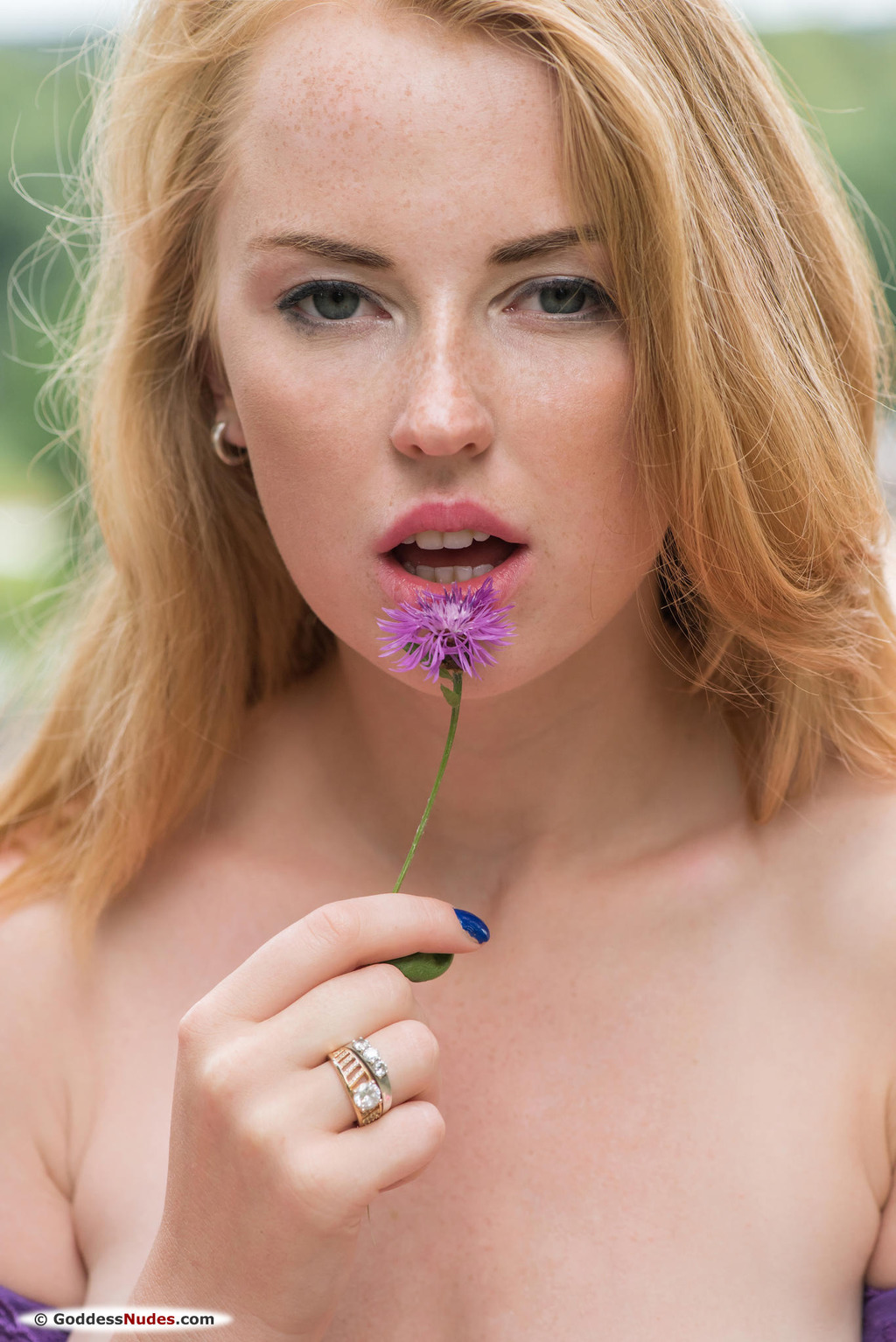 Blonde Beauty Irini 00