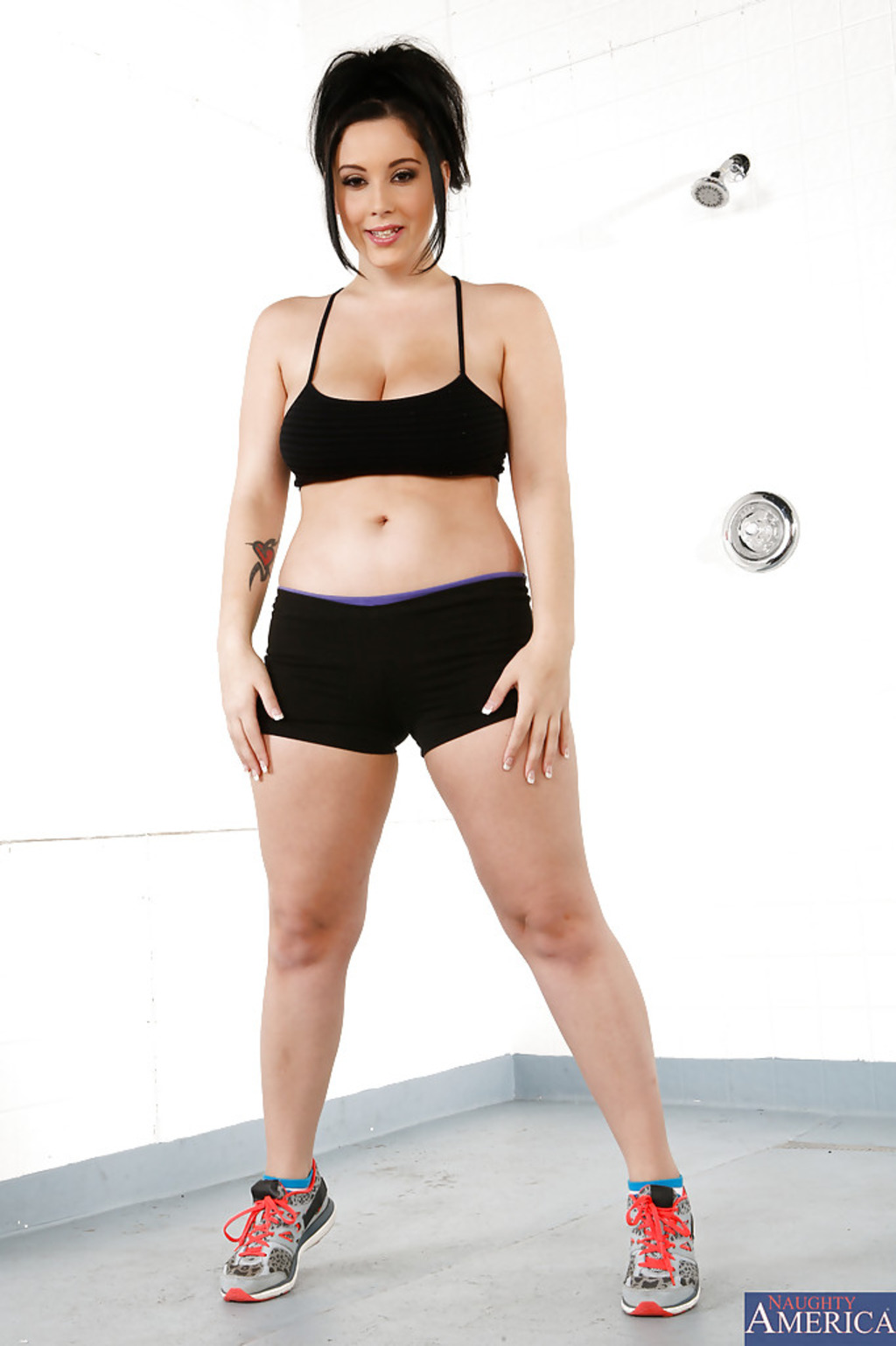 Busty Noelle Easton Showing Her Ass 00