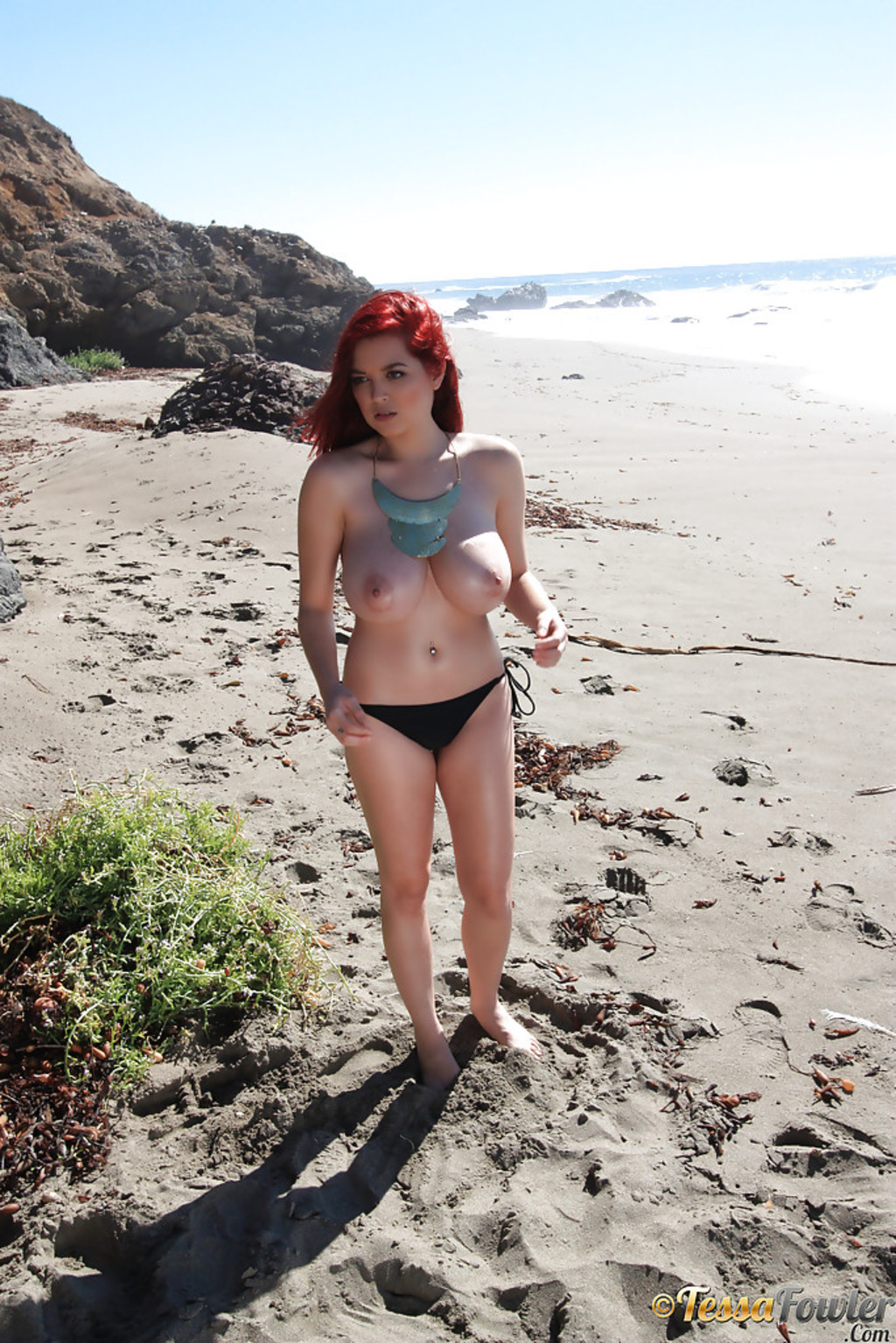 Tessa Fowler Gets Naked Outdoors 04