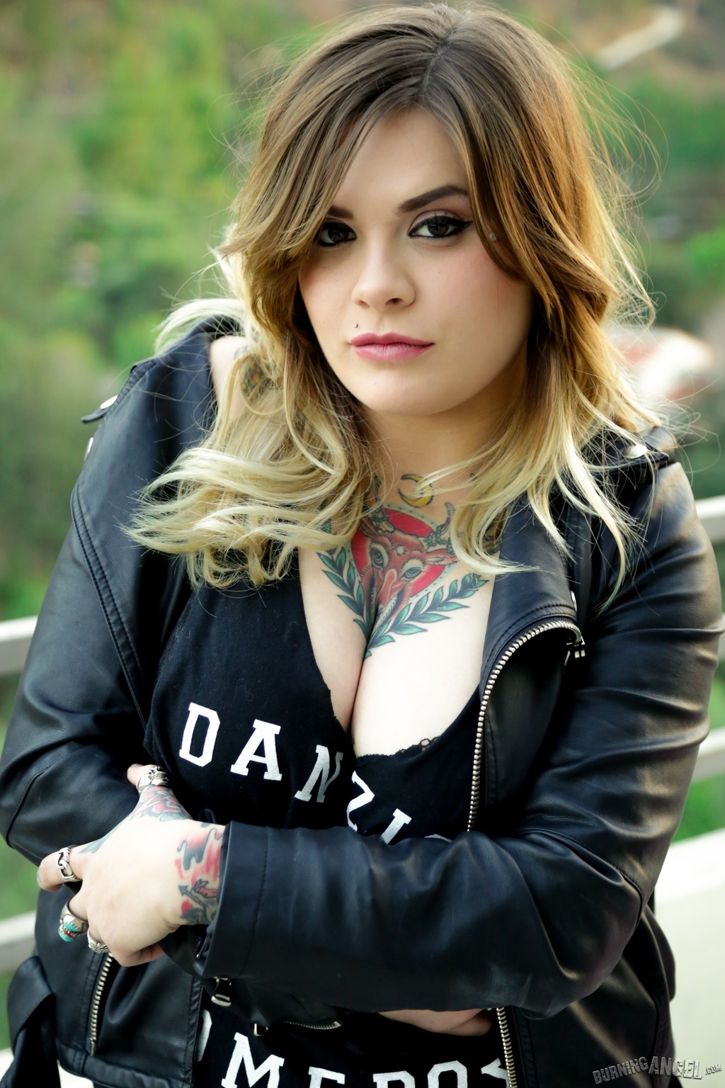 Farrah Paws Hot Tatooed Babe 02