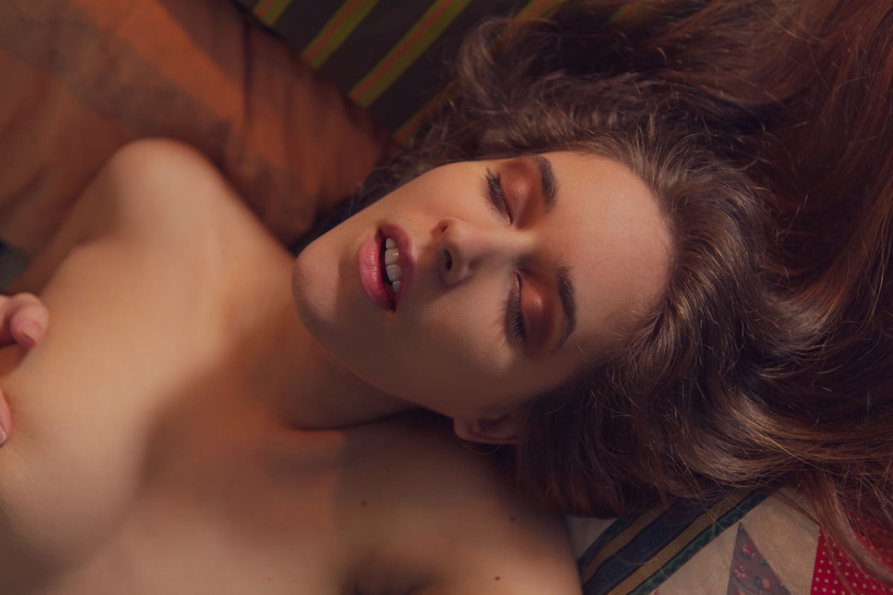 Gorgeous Emily J Is Losing Herself In Self-pleasure 02