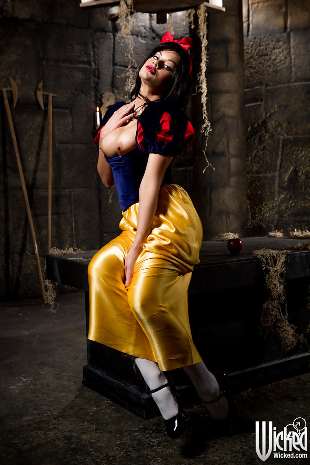 Jessica Is A Cosplay Milf 01